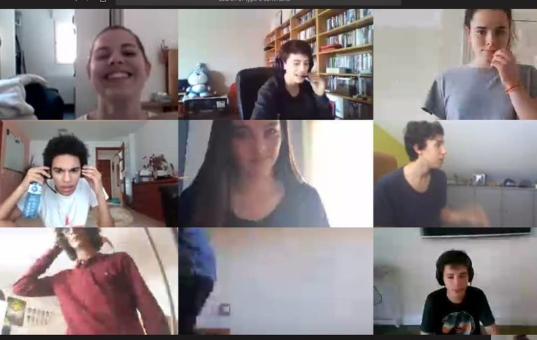 Continuen les classes durant el confinament